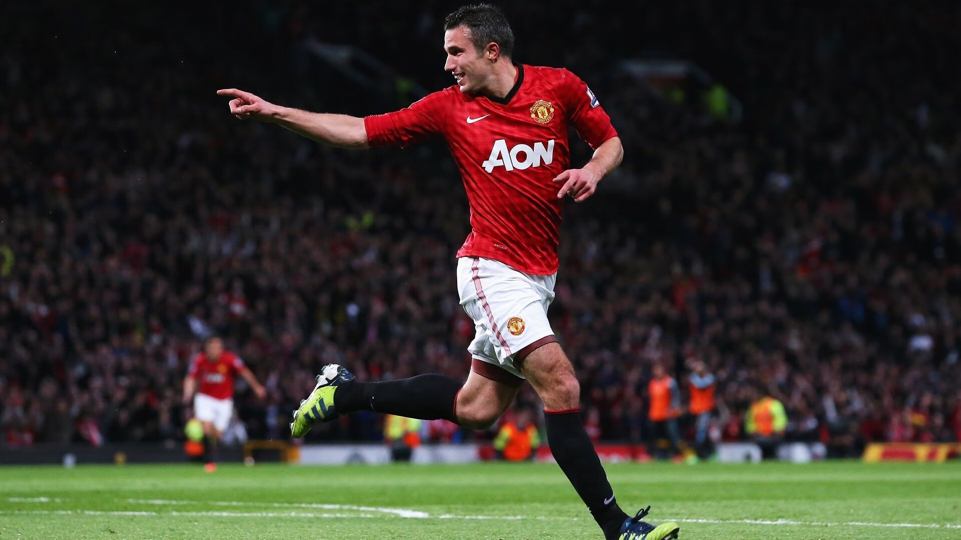 深圳新鹏城主场气氛热烈，球迷支持力度大，深圳新鹏都