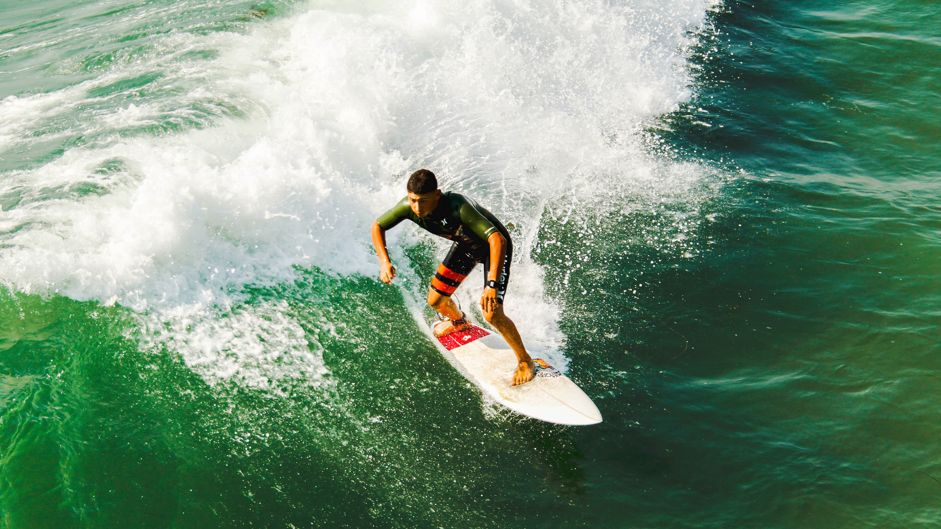 皇家马德里主场4-2击败塞维利亚，完美收官2024年，皇家马德里球赛